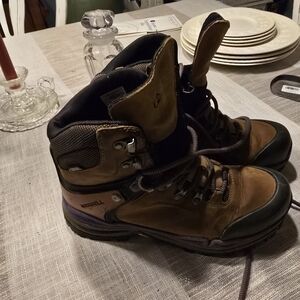 Womams Merrell hiking boots size 8